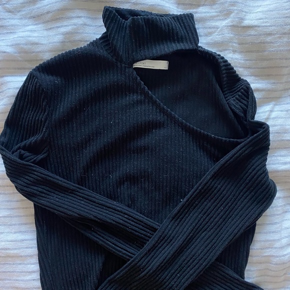 Cut-out knit top (worn once) - Picture 3 of 3